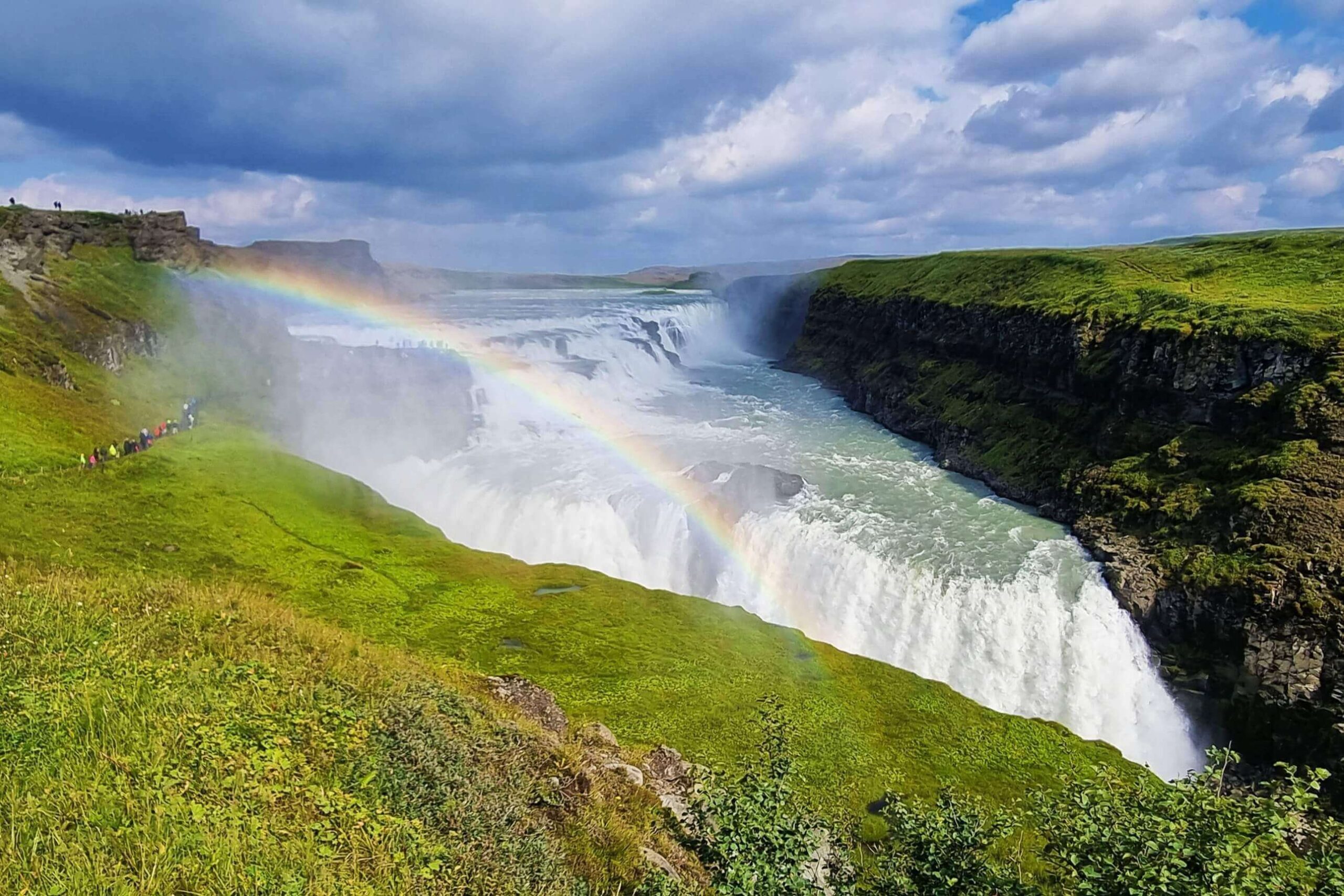 Vodopád Gullfoss na Zlatém okruhu na Islandu Vodopád Gullfoss s duhou na Islandu