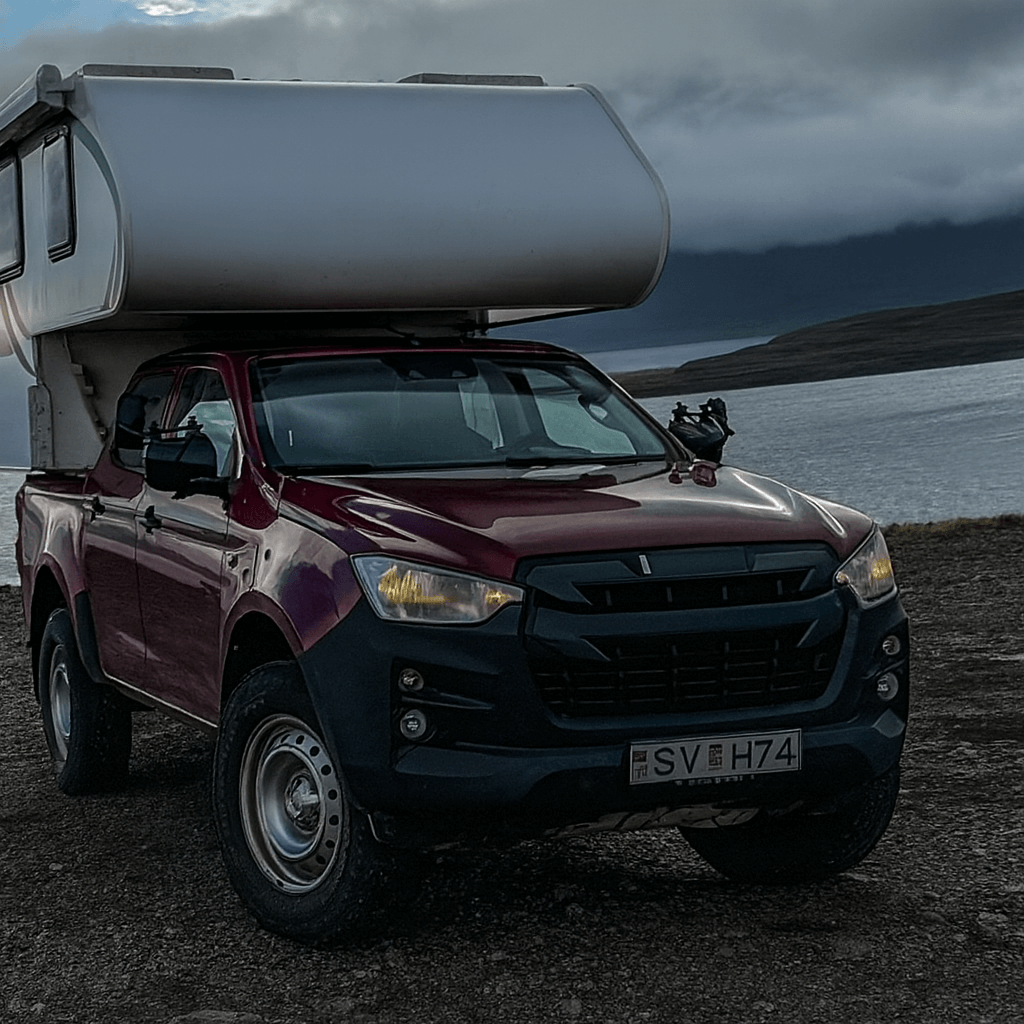 červený camper 4x4