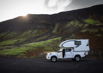 Camper z boku v prirode